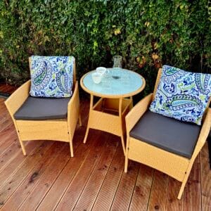 Zestaw mebli z technorattanu 2+1 miodowy na balkon